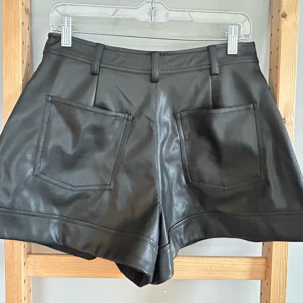 WE WORE WHAT Women's Black Faux Leather Cuffed Shorts Size 28 NWT - Picture 6 of 9